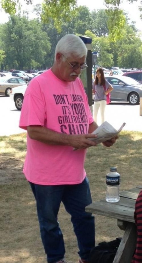Old-People -With-Awesome-Tshirts-005
