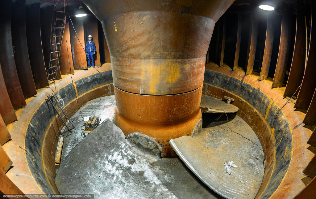 Pretty-girls-wishing-to-show-off-figure-013