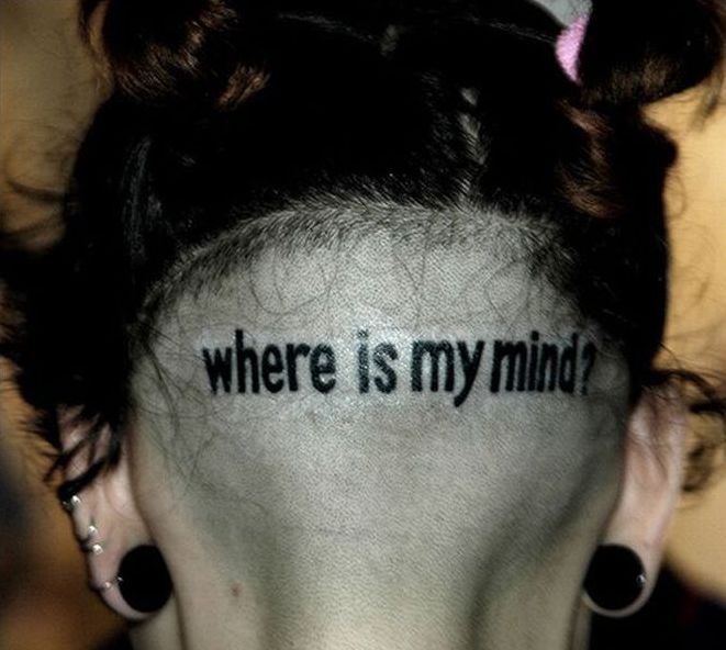 Where is my head. Надпись на затылке. Татуировка на затылке made in. Тату на голове надписи. Тату надпись на затылке.