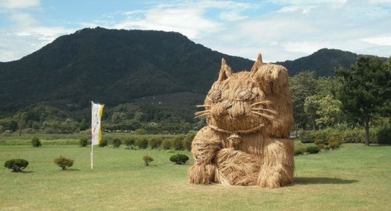 Beautiful-Straw-Beasts-From-Japan-002