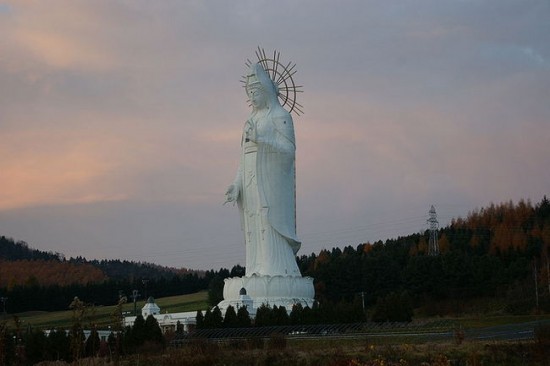 10-Tallest-Statues-In-The-World-009