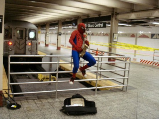 22-Crazy-Things-You-Might-Find-on-the-New-York-City-Subway-012