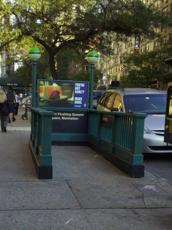 22-Crazy-Things-You-Might-Find-on-the-New-York-City-Subway-017