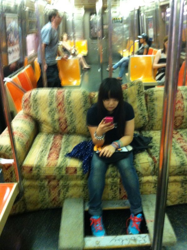 22-Crazy-Things-You-Might-Find-on-the-New-York-City-Subway-021