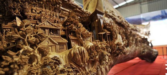 Chinese-Sculptor-Spends-4-Years-Creating-Worlds-Longest-Wooden-Sculpture-002