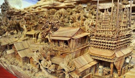 Chinese-Sculptor-Spends-4-Years-Creating-Worlds-Longest-Wooden-Sculpture-003