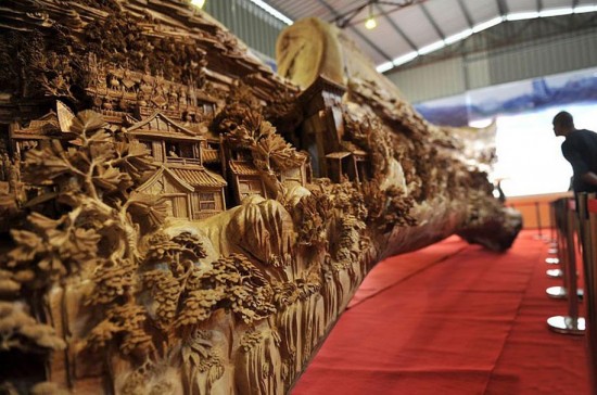 Chinese-Sculptor-Spends-4-Years-Creating-Worlds-Longest-Wooden-Sculpture-004