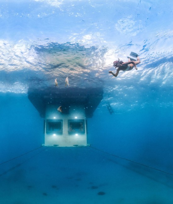 Floating-Hotel-Room-With-Underwater-Bedroom-At Pemba-Island-In-Zanzibar-003