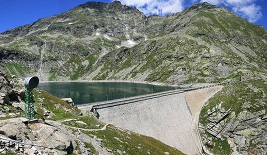 Just an ordinary dam