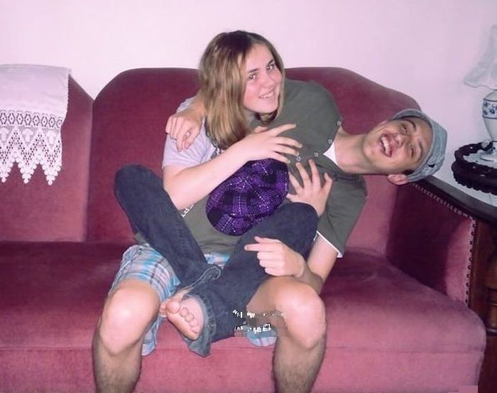 These-pictures-need-a-second-look-029