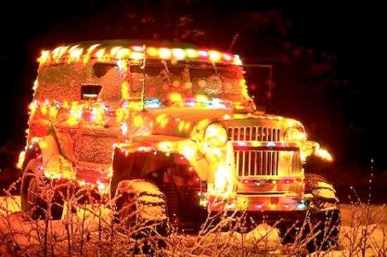 11 Crazy Christmas Decorated Cars005