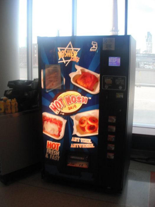 Awesome-and-unusual-vending-machines-006