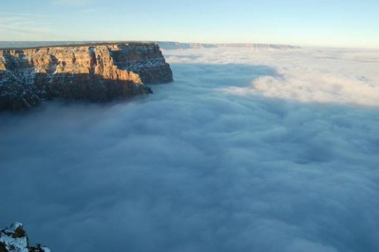 Fog fills the Grand Canyon in Arizona, USA005
