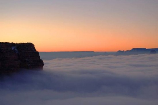 Fog fills the Grand Canyon in Arizona, USA007