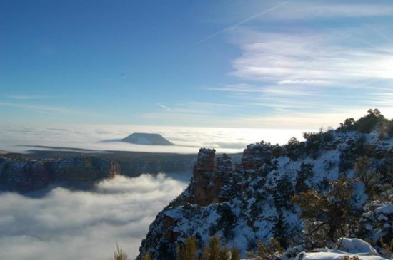 Fog fills the Grand Canyon in Arizona, USA014
