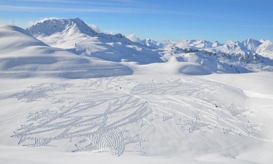 Man Walks All Day to Create Massive Snow Patterns 002