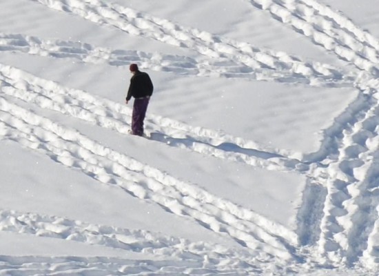 Man Walks All Day to Create Massive Snow Patterns 004