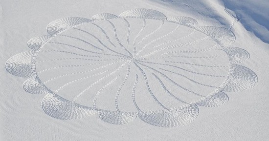Man Walks All Day to Create Massive Snow Patterns 012