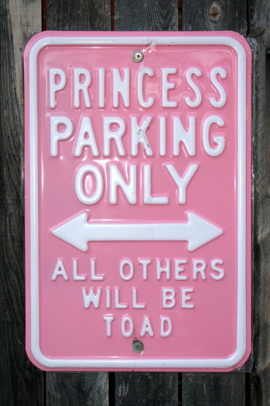 10 Funny Parking Signs From Across the World 007