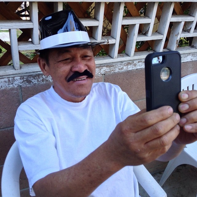 19 Grandparents Snapping Cooler Selfies Than You 010