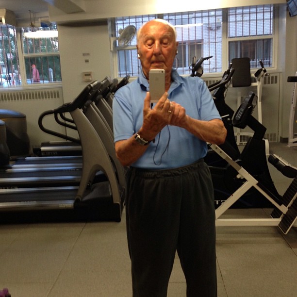 19 Grandparents Snapping Cooler Selfies Than You 011