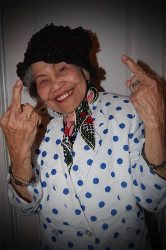 38 Gangster Grandmas 004