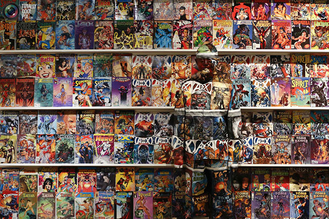Liu Bolin, A Real Life Invisible Man 001