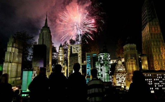 New Year’s eve fireworks around the world 011