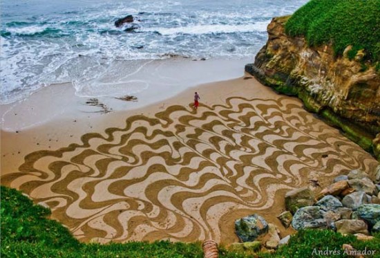 This Man Took a Rake to The Beach and Made Something Amazing 016