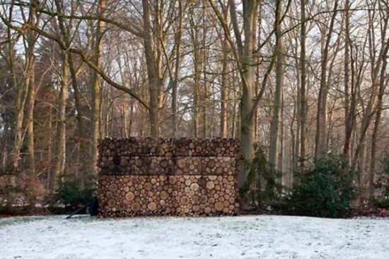 This Small Cabin Looks Like a Stack of Wood 001