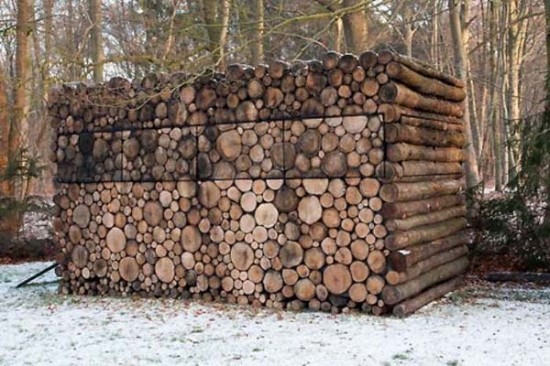 This Small Cabin Looks Like a Stack of Wood 002