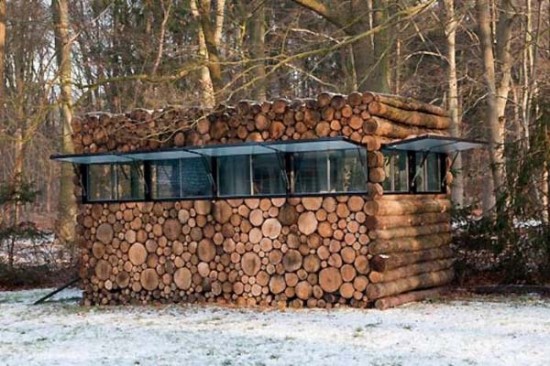 This Small Cabin Looks Like a Stack of Wood 003