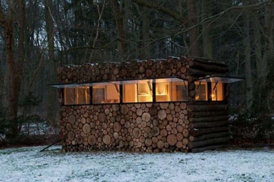 This Small Cabin Looks Like a Stack of Wood 008