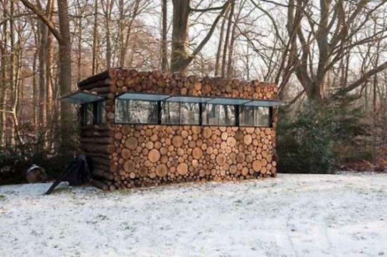 This Small Cabin Looks Like a Stack of Wood 009