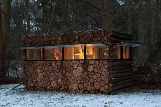 This Small Cabin Looks Like a Stack of Wood 013