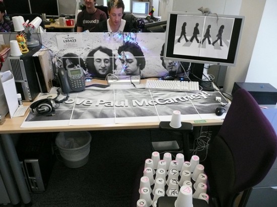 12 Hilarious and Crazy Office Pranks 013