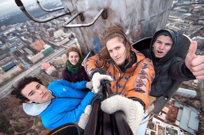 34 Extreme photos at breathtaking height 028