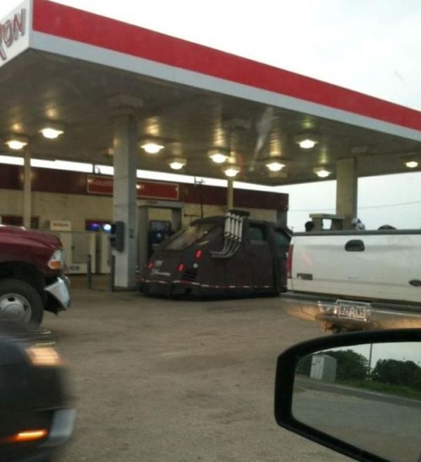 36 WTF photos made at gas stations 002