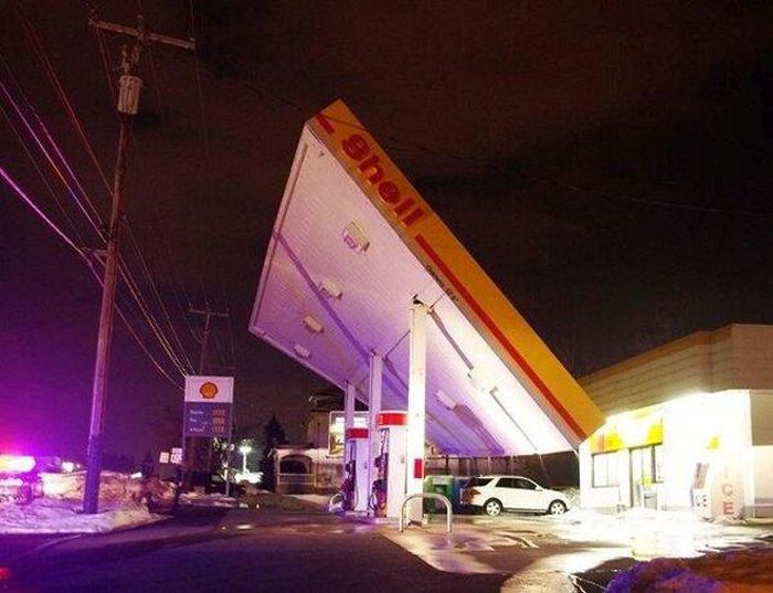 36 WTF photos made at gas stations 014