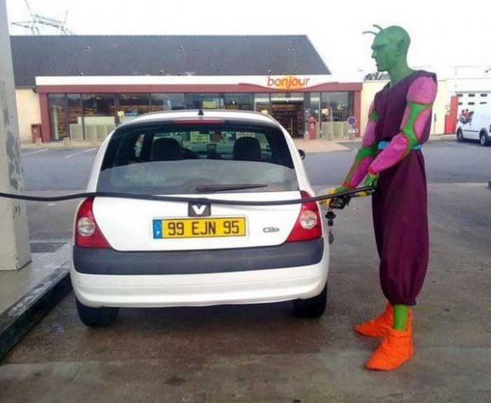 36 WTF photos made at gas stations 015