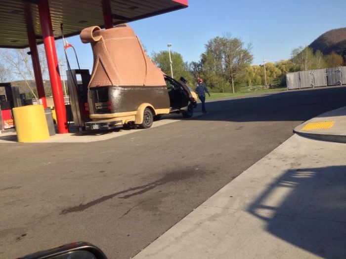 36 WTF photos made at gas stations 028