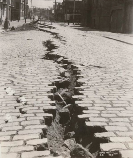 A street in San Francisco after the great earthquake of 1906