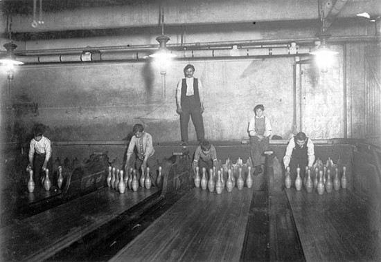 Bowling Alley Pinsetter 2