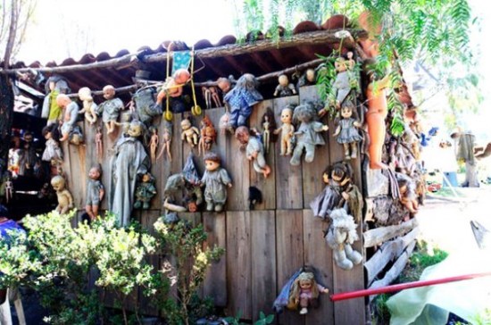 Mexico’s Haunted Island Of The Dolls Is Actually Terrifying 003