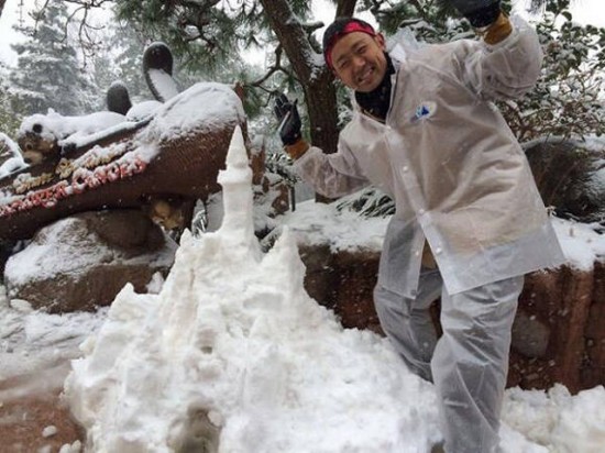 People Having Fun During Winter Snow in Japan 012