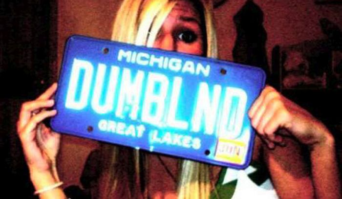 30 Funny License Plates 022