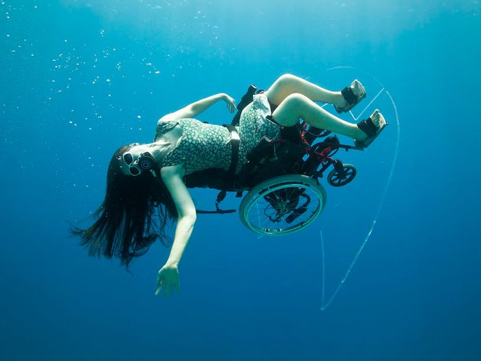 British artist Sue Austin scuba diving while sitting in a wheelchair 007