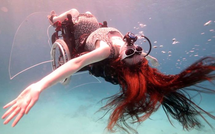 British artist Sue Austin scuba diving while sitting in a wheelchair 012