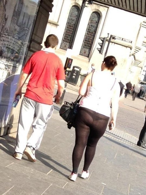 Here's How Not To Wear Yoga Pants 005
