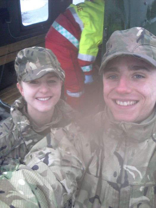 Soldiers from different armies take selfies 004